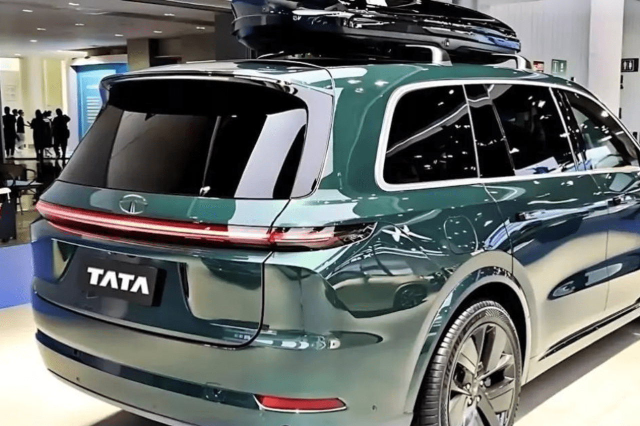 Innova को टक्कर देने के लिए Tata ने लॉन्च की 35kmpl माइलेज वाली नई SUV, फीचर्स में दमदार और कीमत मात्र इतनी